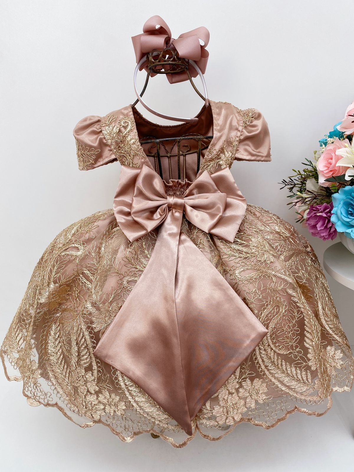 Vestido de princesa infantil hot sale dourado