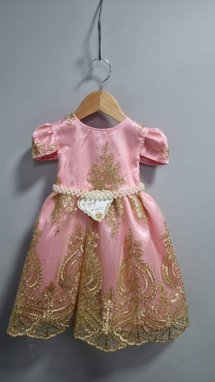 Vestido Infantil Rosa Com Renda Realeza Metalizada Daminhas