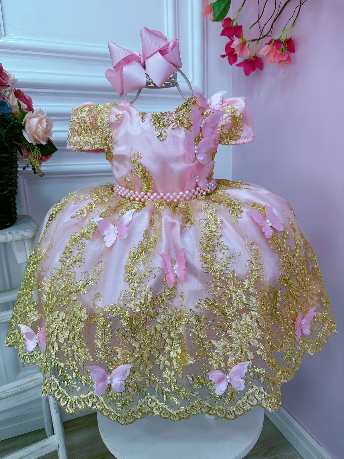 Vestido Infantil Rosa Renda Realeza e Aplique de Borboletas