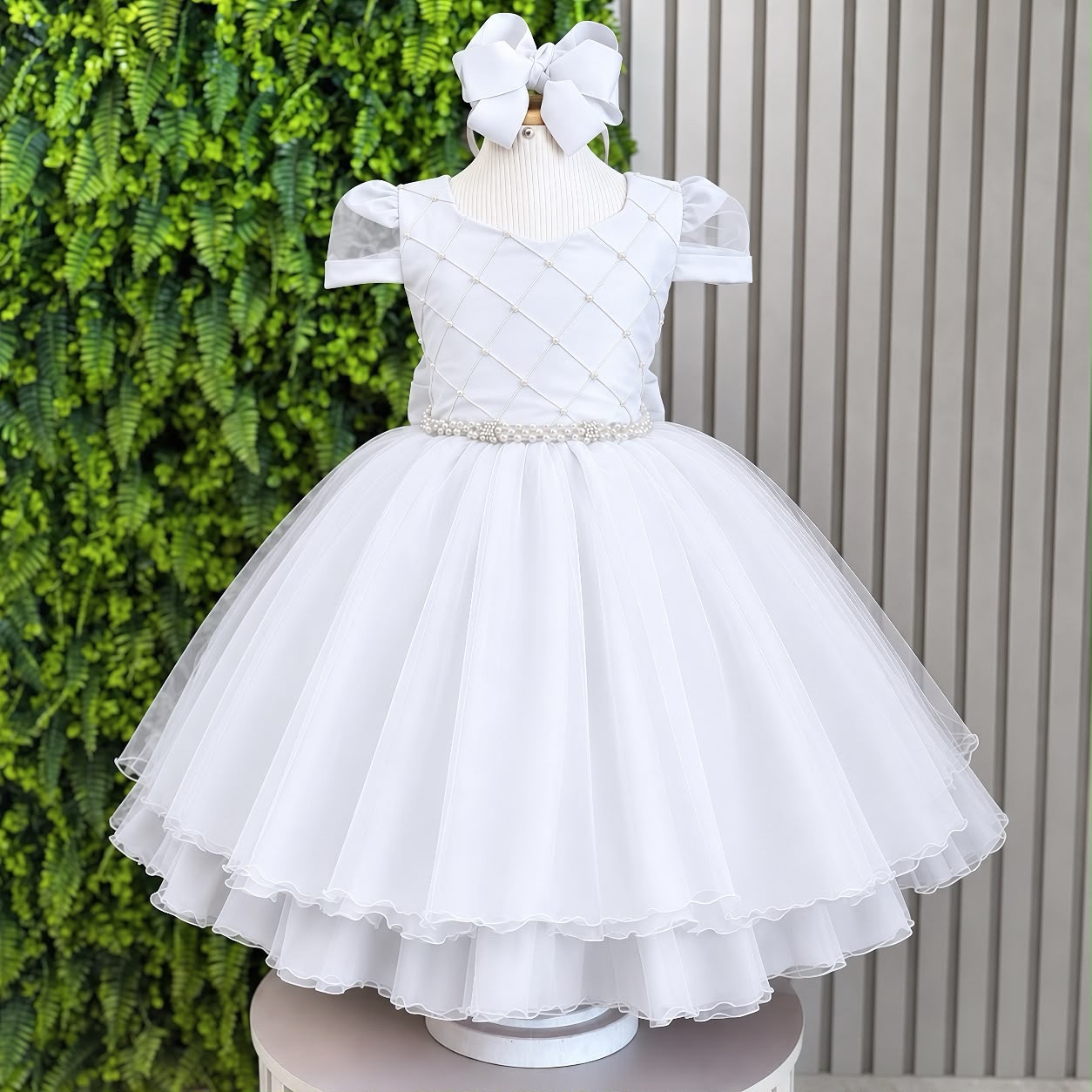 Vestido Infantil Branco Busto Nervura Daminhas Festas, em Tule e Poliéster