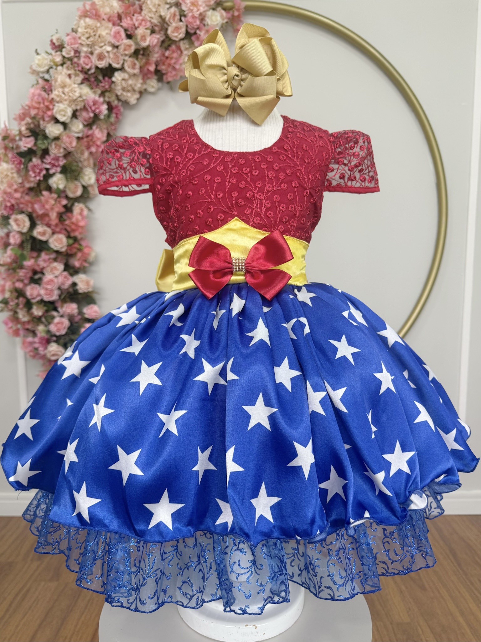 Vestido Infantil Mulher Maravilha C/ Renda e Aplique Laço