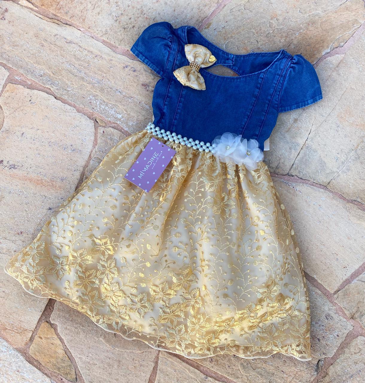Vestido Infantil Busto Jeans Saia Rendada Marfim C/ Dourado C/ Laço de Cabelo