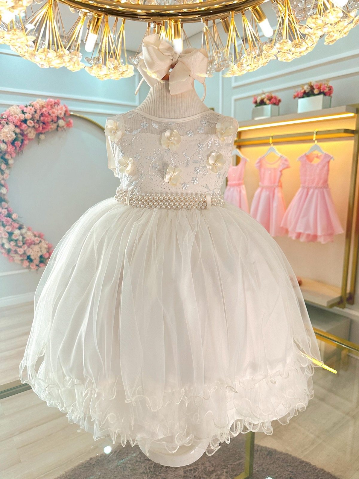 Vestido Infantil Off White C/ Aplique de Flores e Renda Luxo