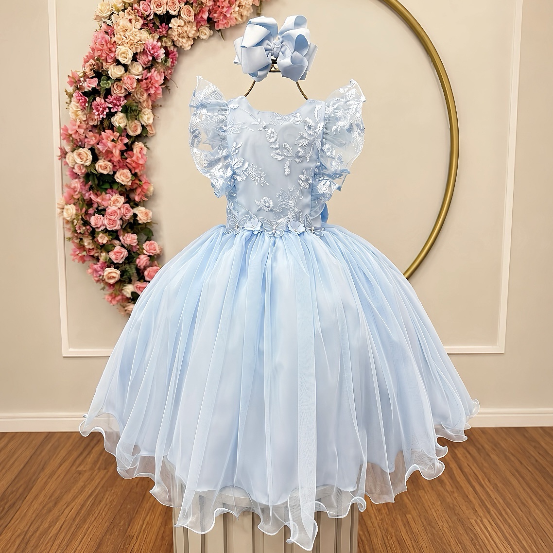 Vestido Infantil Azul Bebe C/ Bordado, Borboletas e flores Dama Festas Luxo