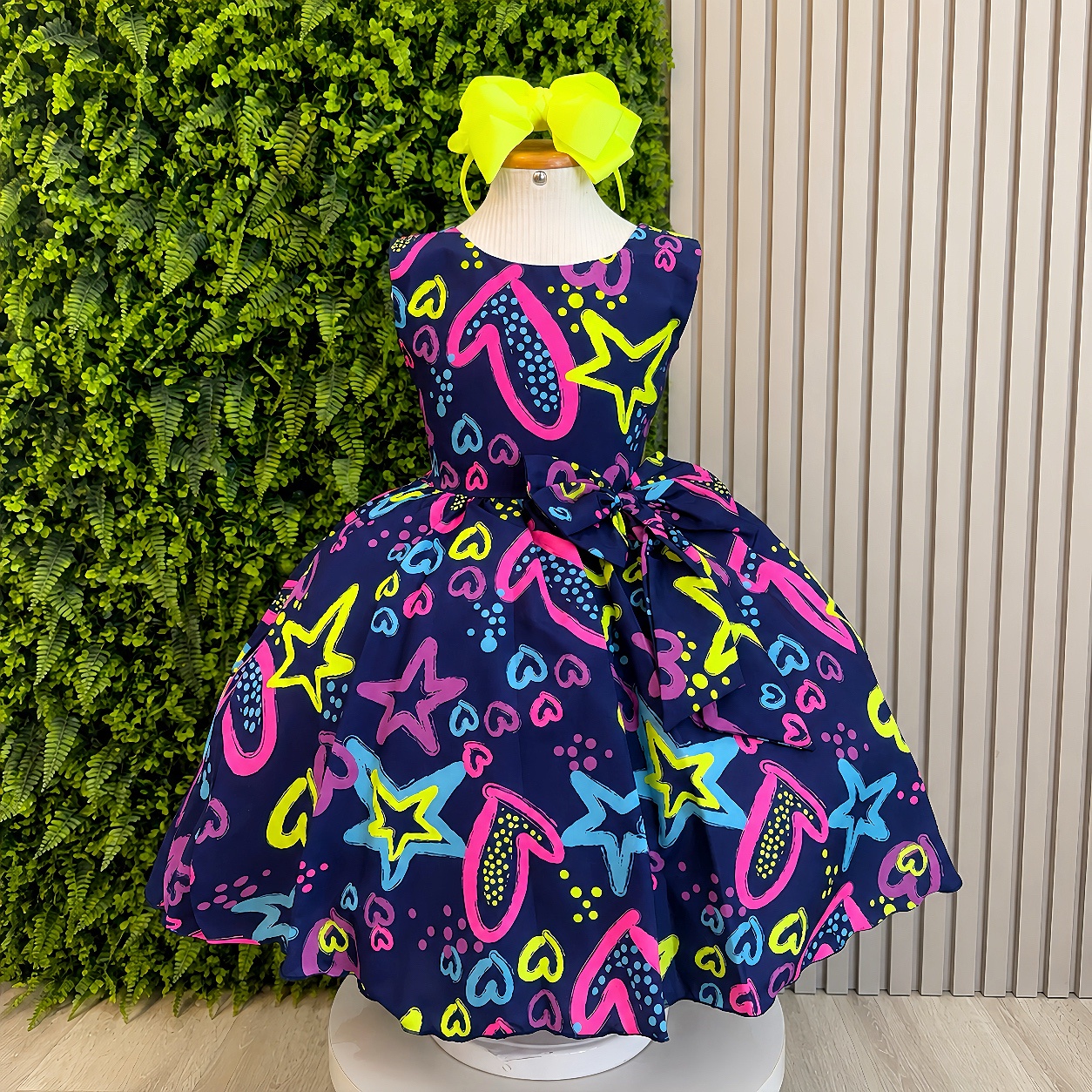 Vestido Infantil Barbie Azul Marinho Neon C/ Broche de Laço