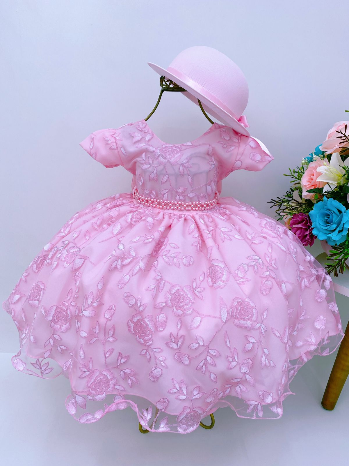 Vestido Infantil Rosa Rendado Cinto Pérolas C/ Chapéu