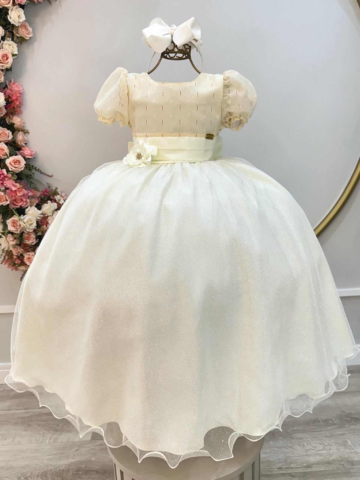 Vestido Infantil Longo Marfim C/ Broche Flor Daminhas Festas