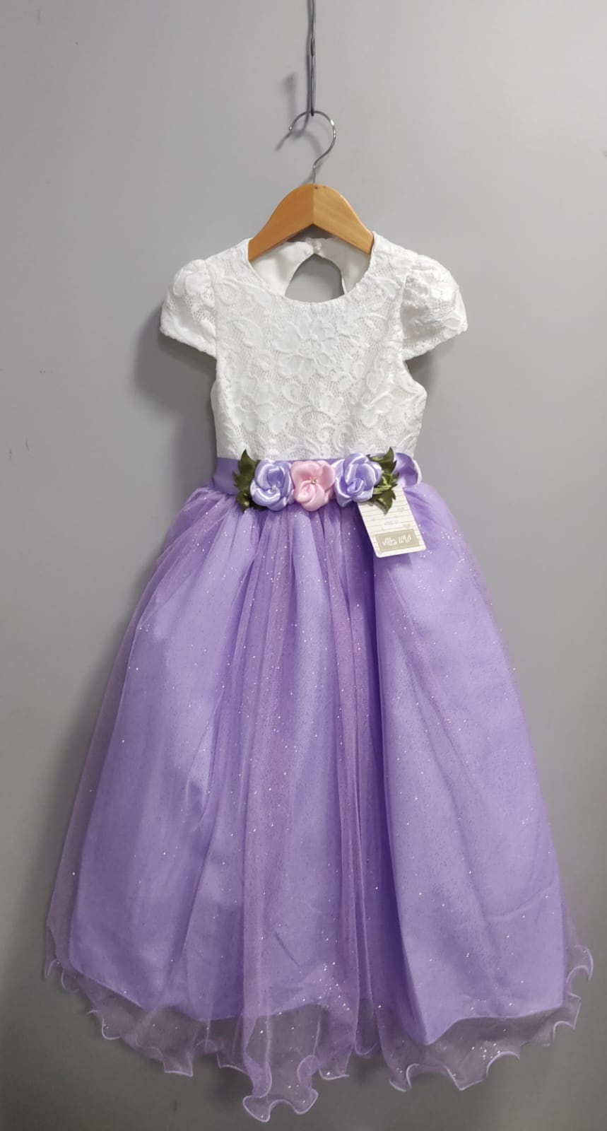 Vestido Infantil Off White Saia Lilás C/ Renda e Broche Damas
