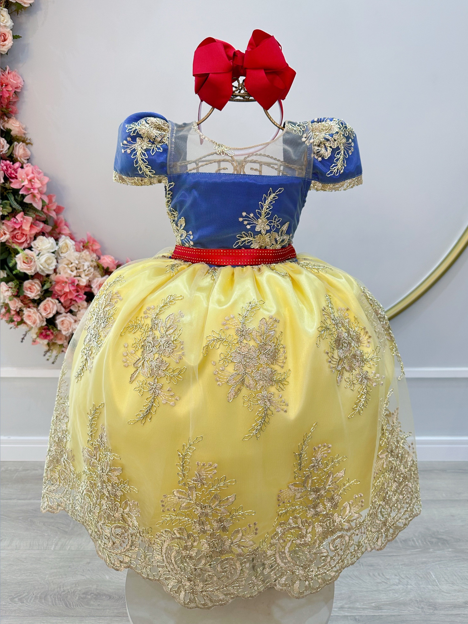 Vestido Infantil Branca de Neve C/ Renda Metalizada Dourada