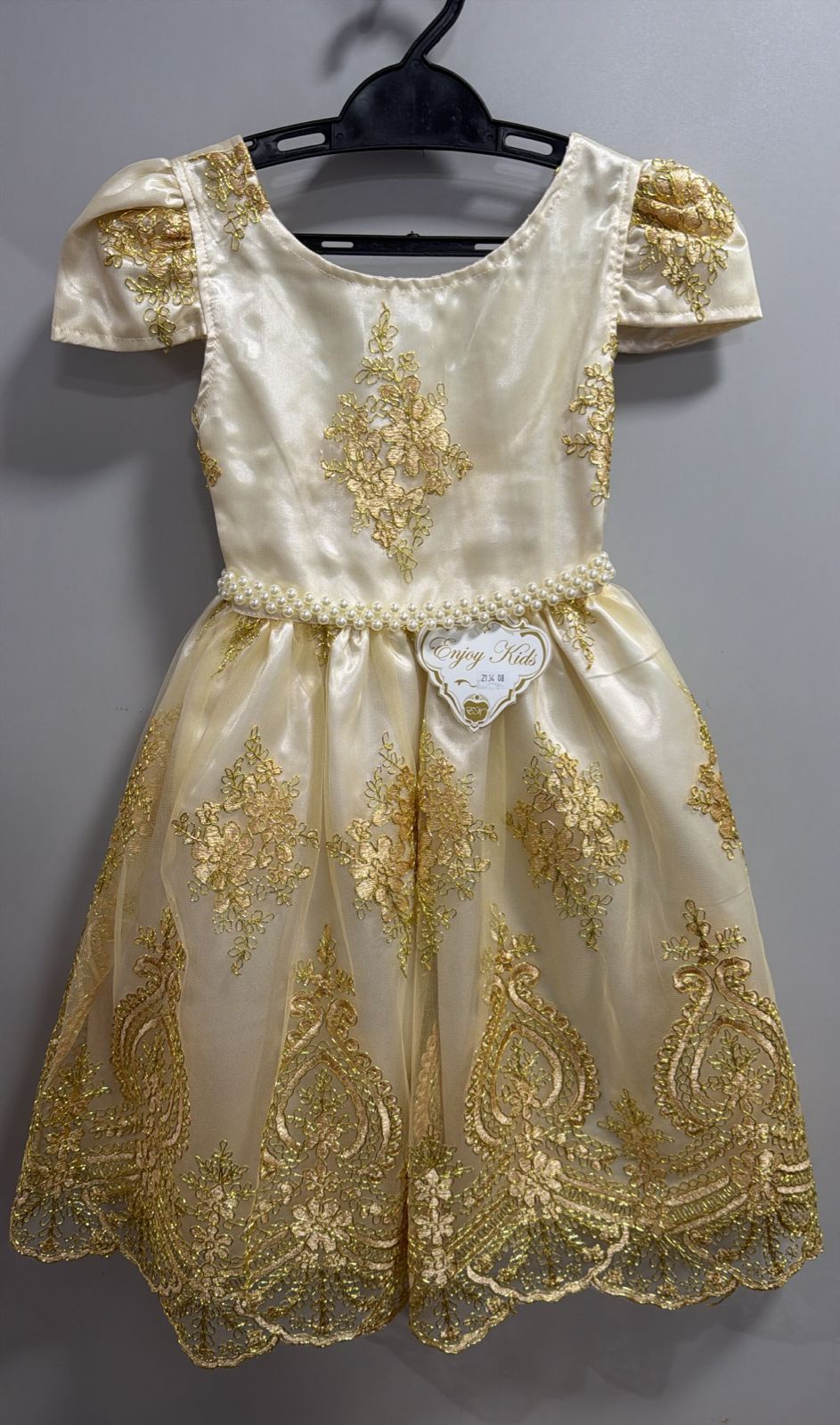 Vestido Infantil Marfim Com Renda Realeza Dourada e Pérolas