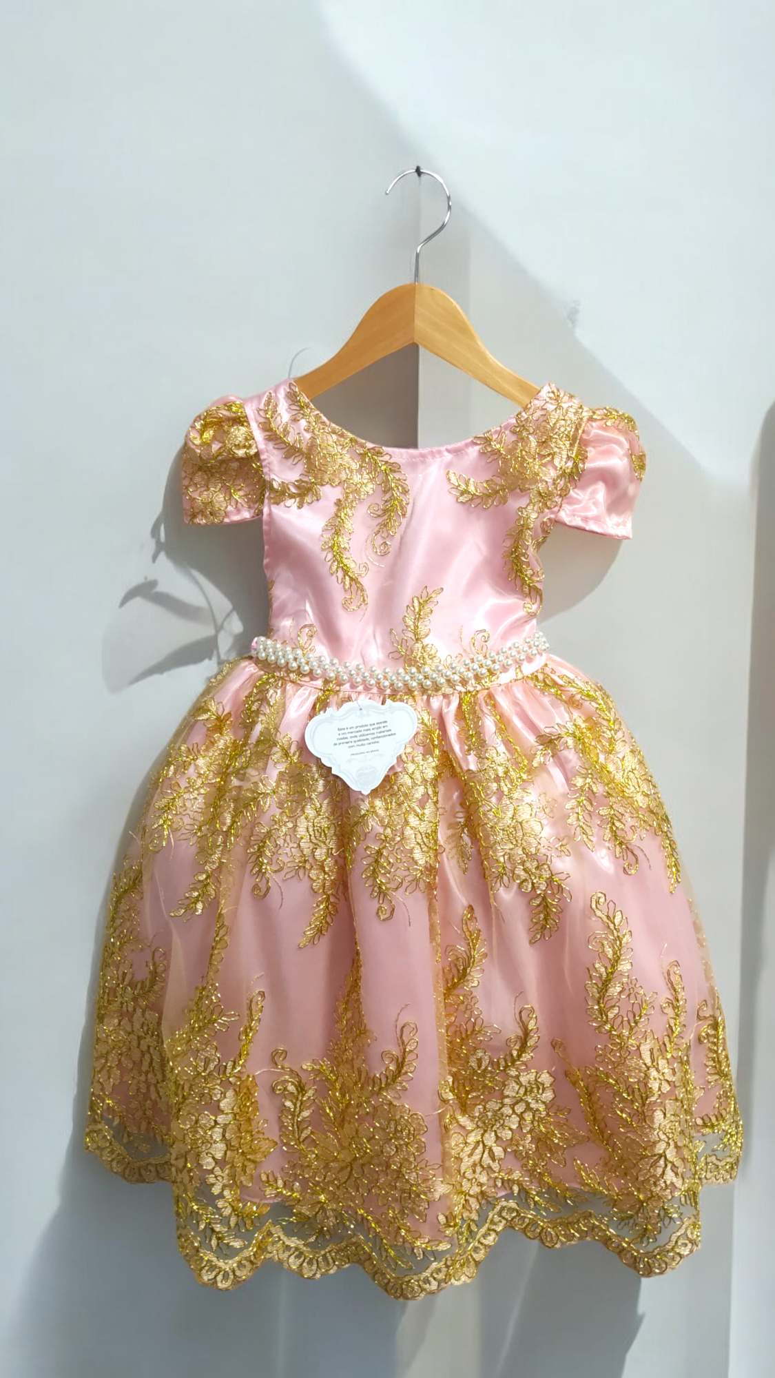 Vestido Infantil Rosa Com Renda Realeza Dourada e Pérolas