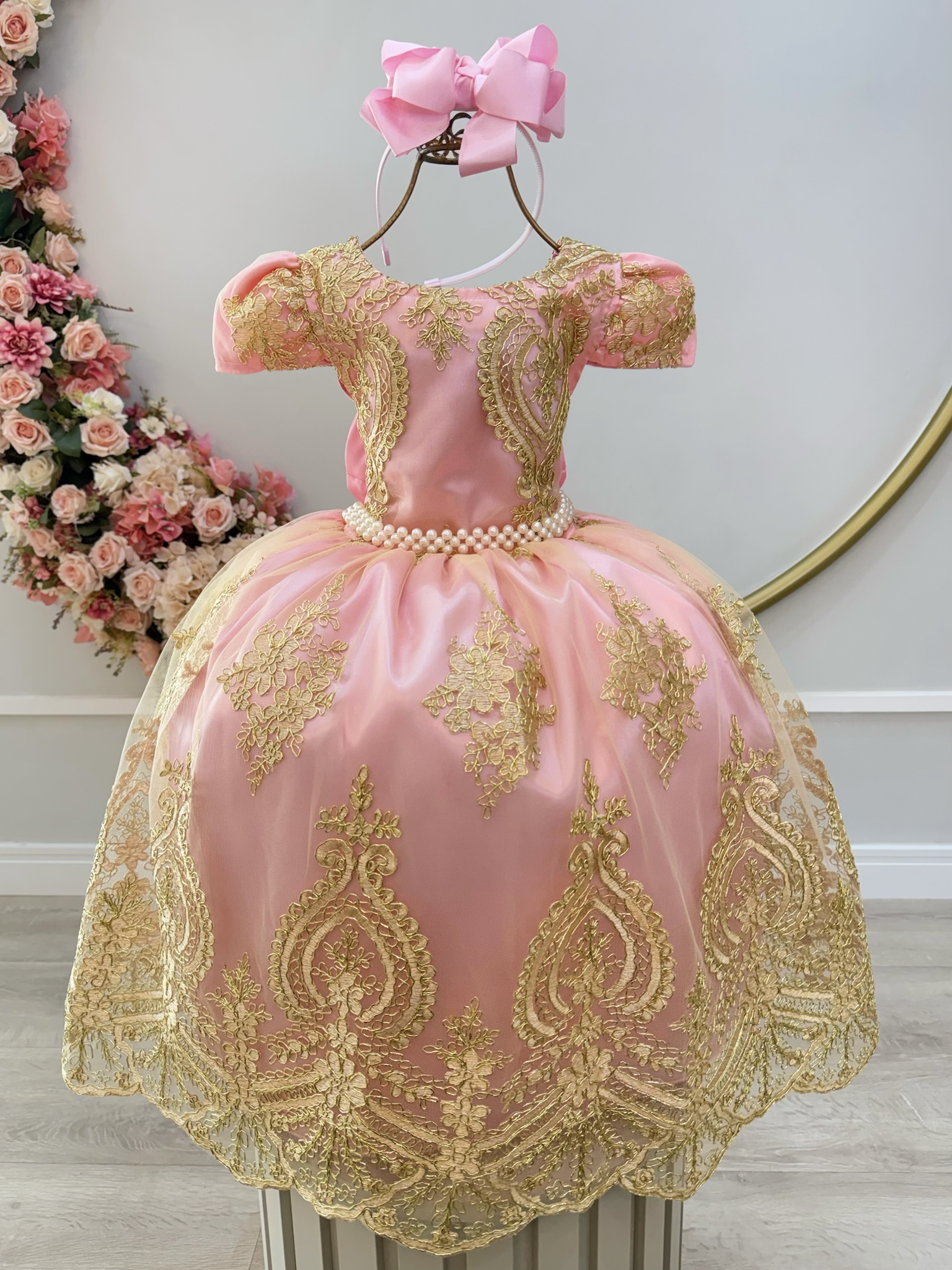 Vestido Infantil Rosa Com Renda Realeza Dourada e Pérolas