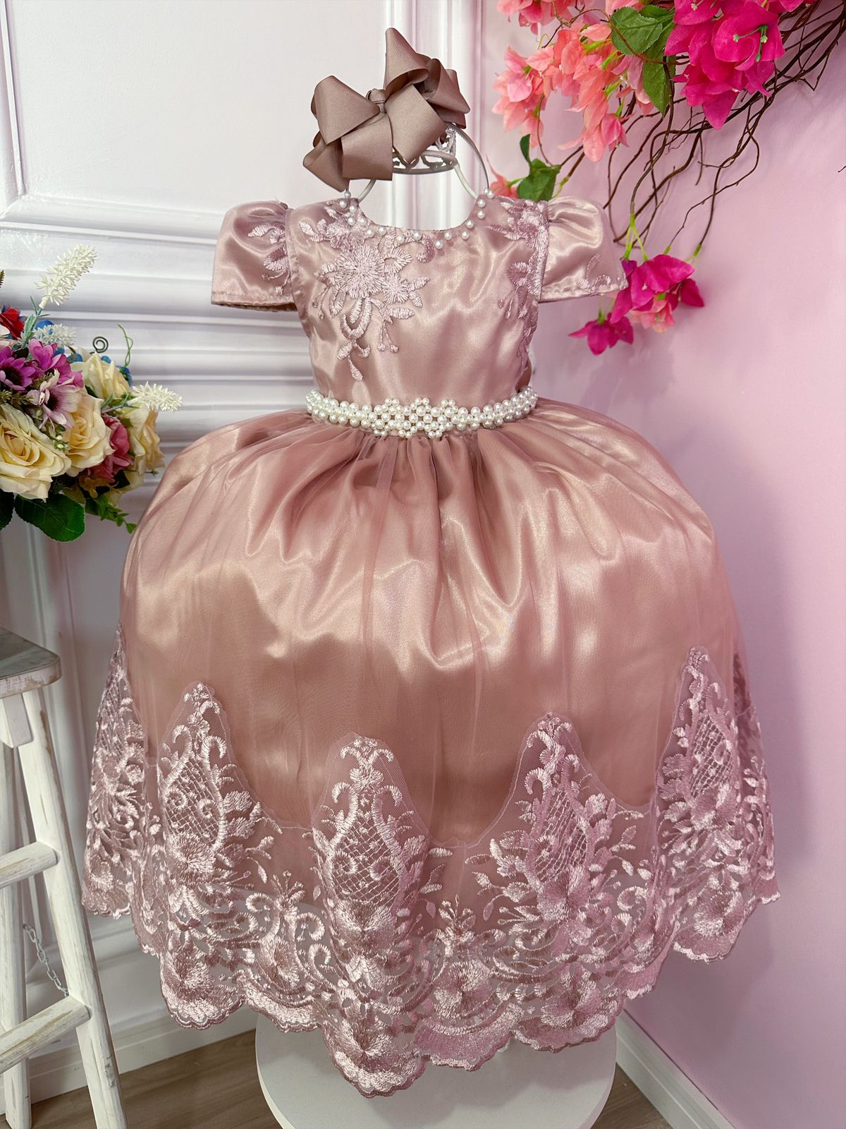 Vestido Infantil Rose Com a Renda Realeza e Cinto de Pérolas