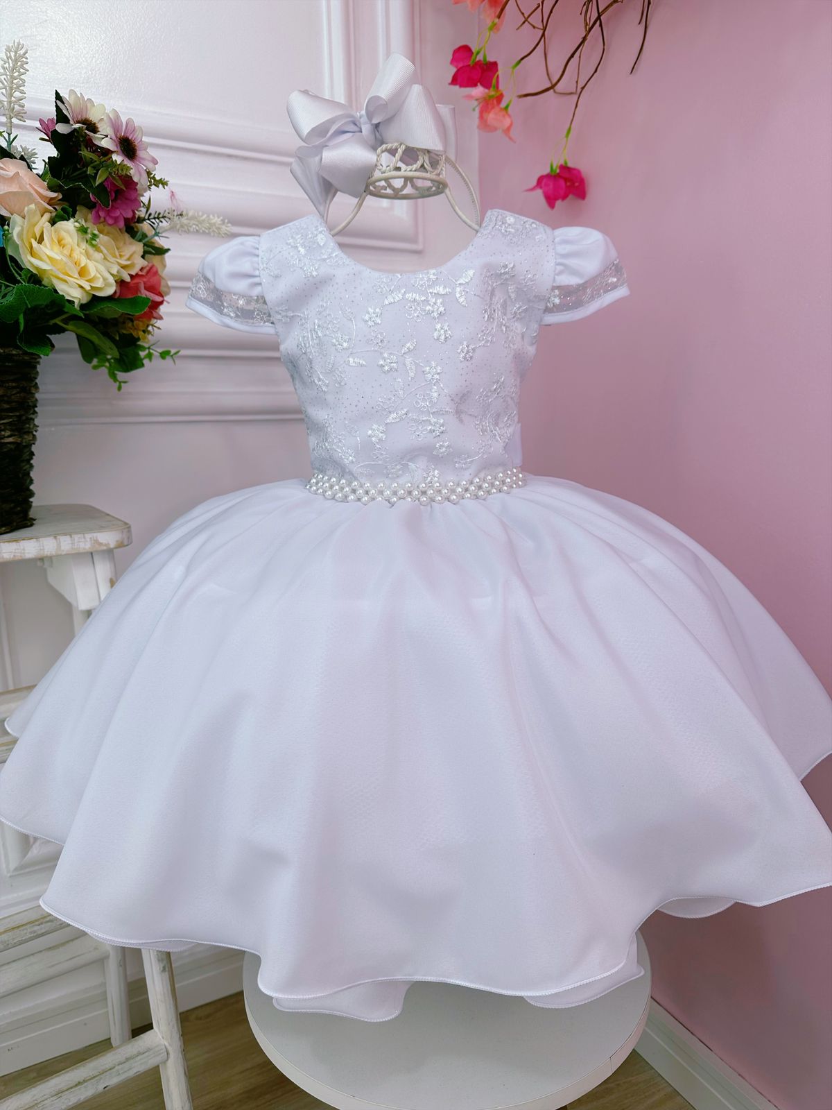 Vestido Infantil Branco Com Renda Damas e Cinto de Pérolas