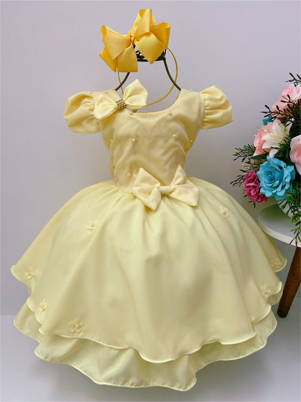 Vestido Infantil Amarelo com Laço e Aplique de Flores Pérolas