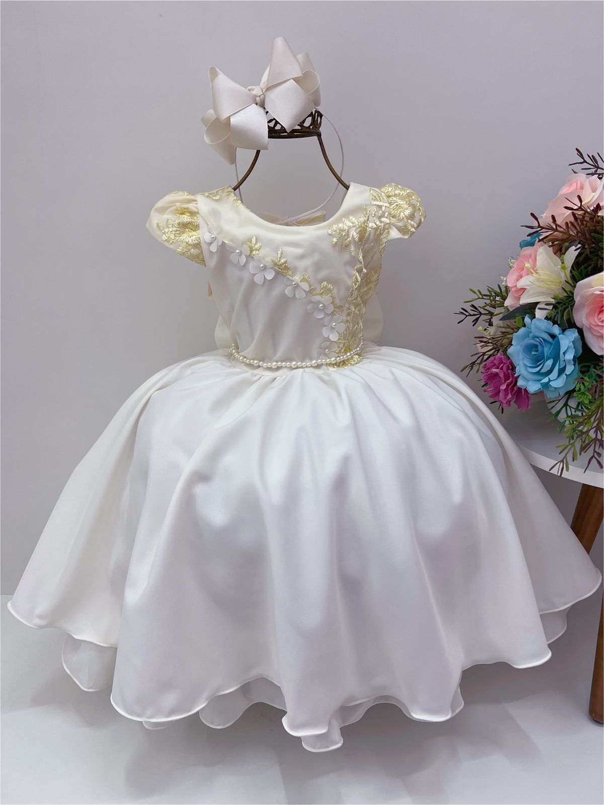 Vestido Infantil Off Laço e Renda Aplique Flores Pérola Luxo