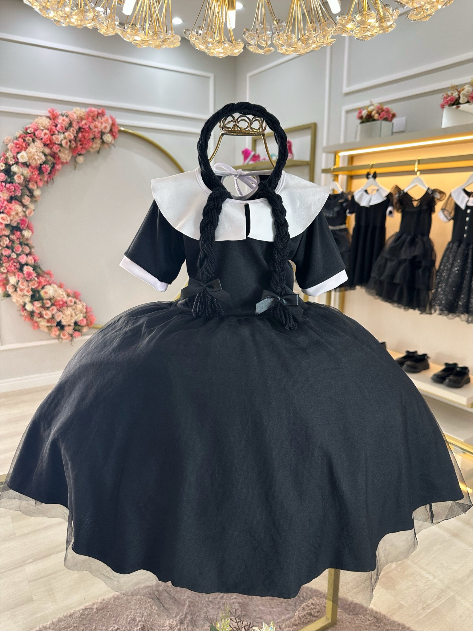 Fantasia Infantil da Wandinha Com Tiara de Tranças Festas