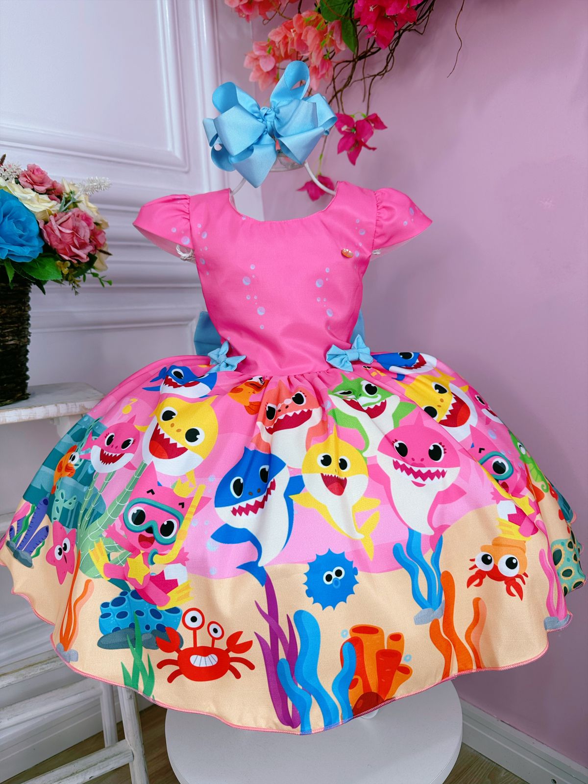 Vestido Infantil Baby Shark Brincando Fundo Mar Rosa Chiclete