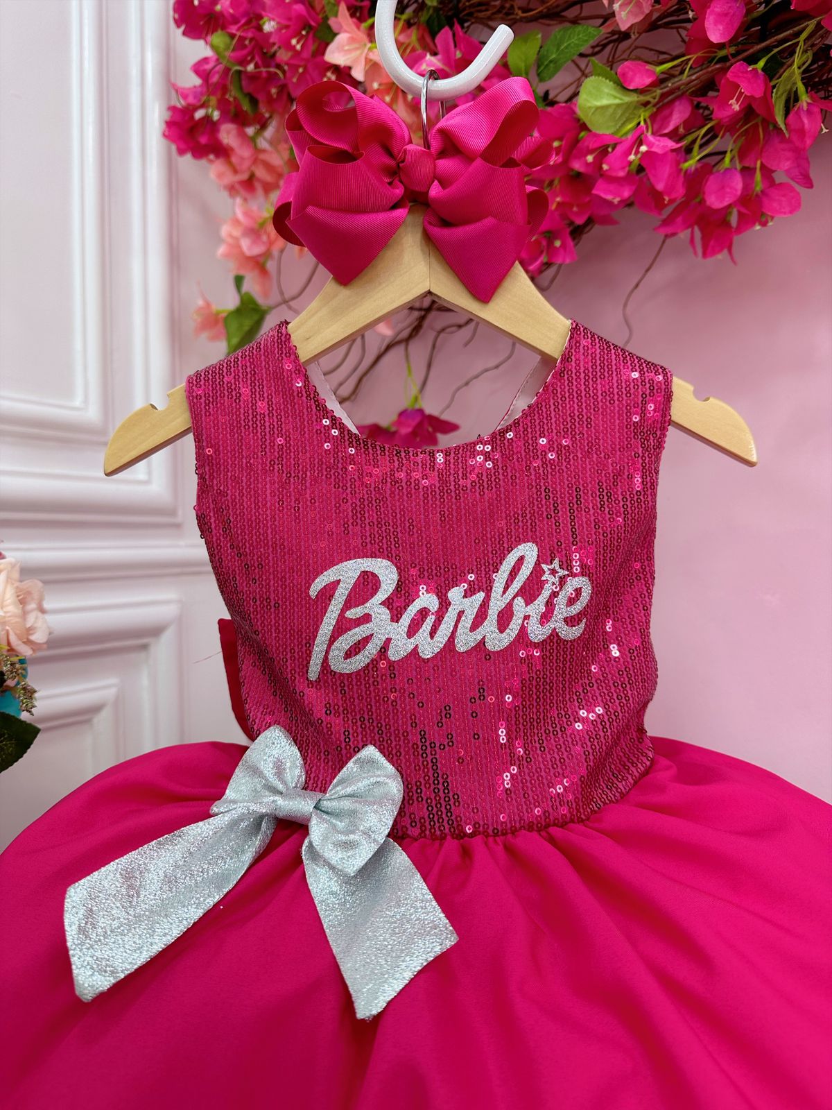 Vestido Infantil Barbie Rosa Aplique Laço - Fabuloso Ateliê