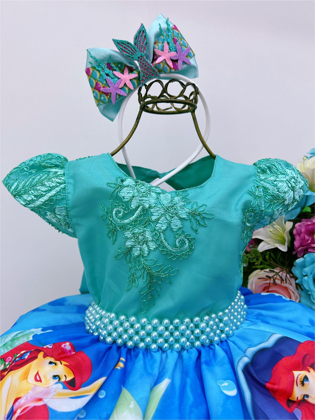 VESTIDO INFANTIL PRINCESA ARIEL PÉROLAS RENDA BRILHO – La Pietra