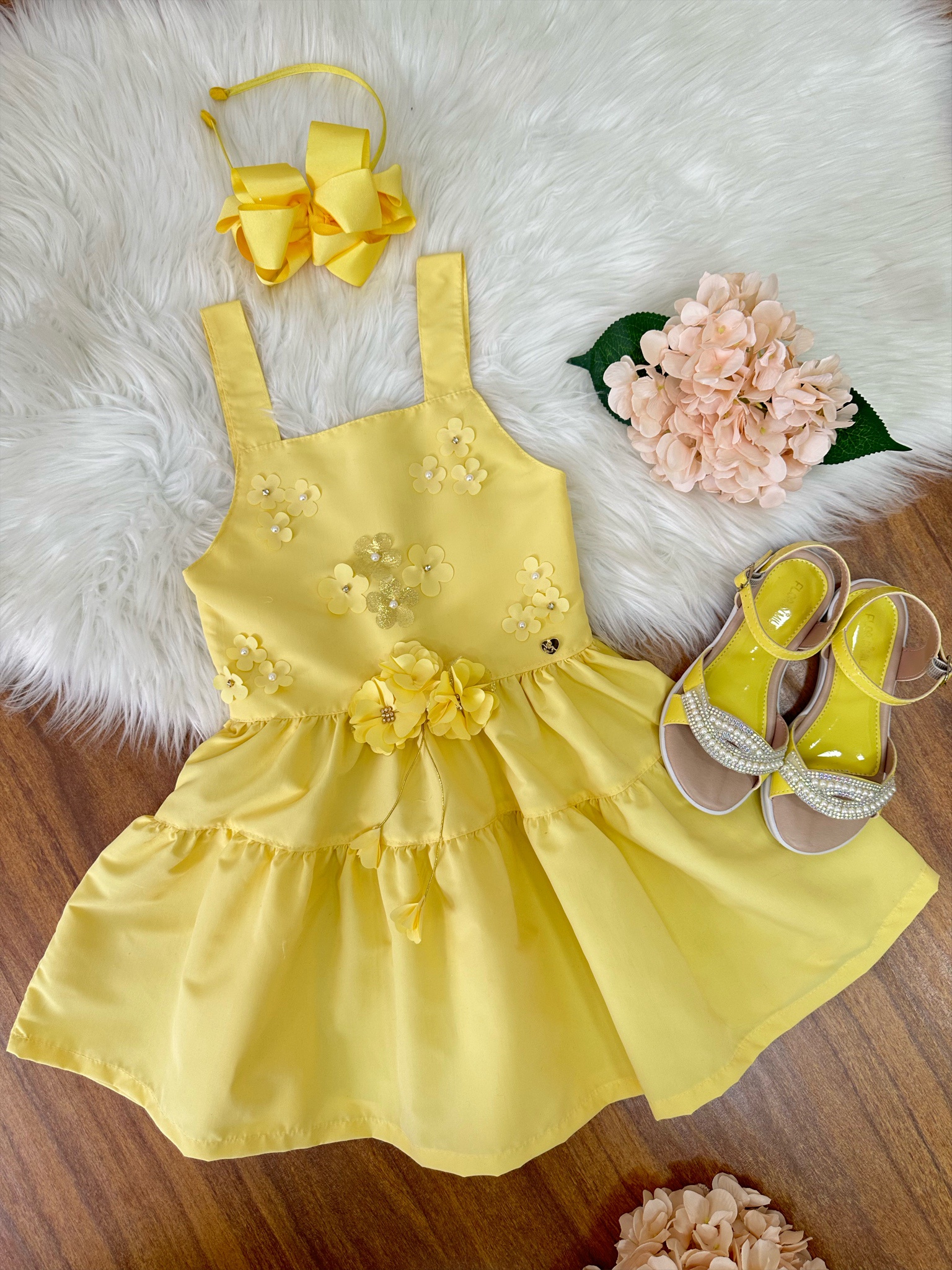 Vestido infantil de Alça Amarelo C/ Apliques de Flores Luxo Casual