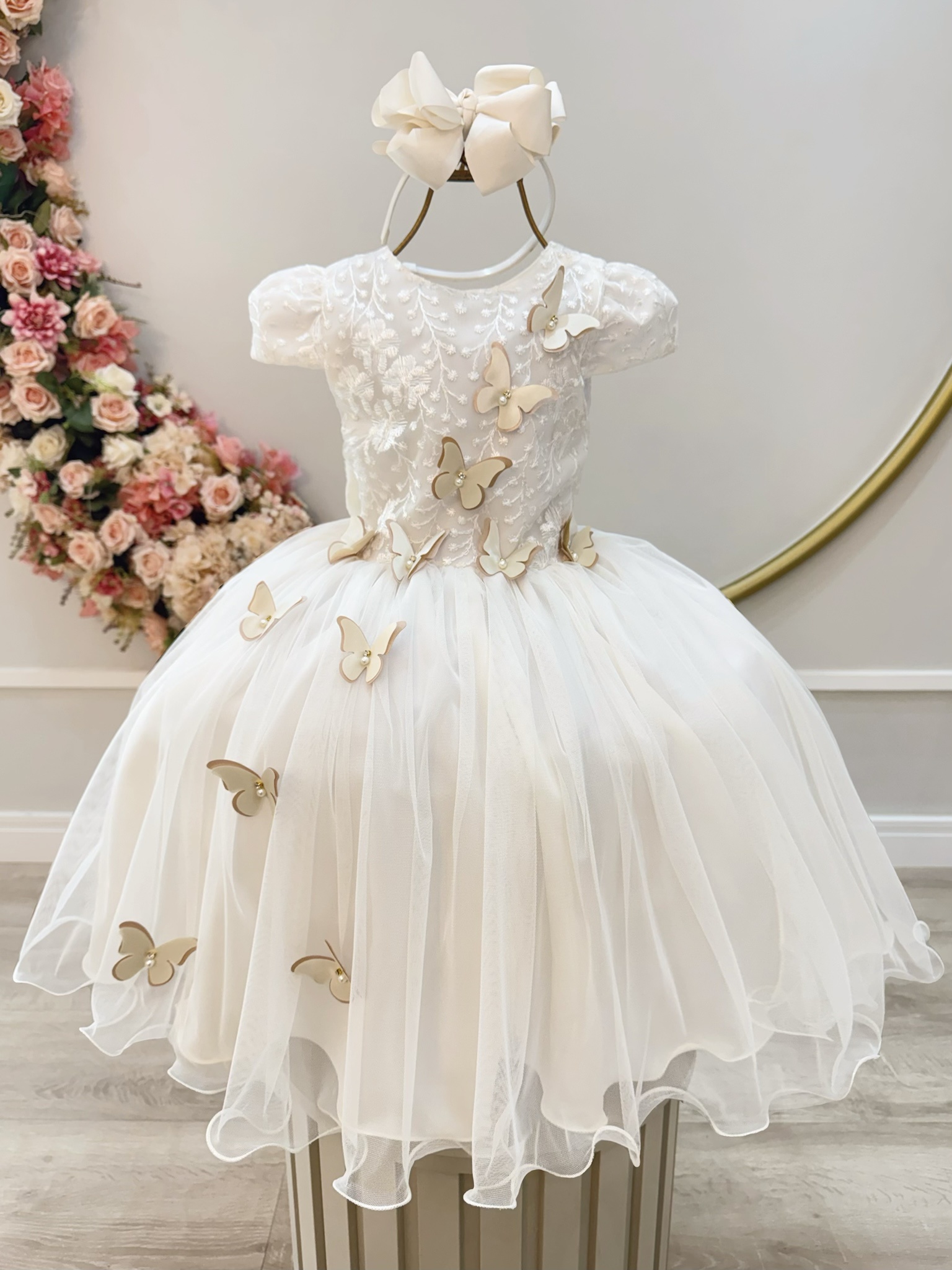 Vestido Infantil Marfim Renda e Aplique Borboletas Damas Luxo